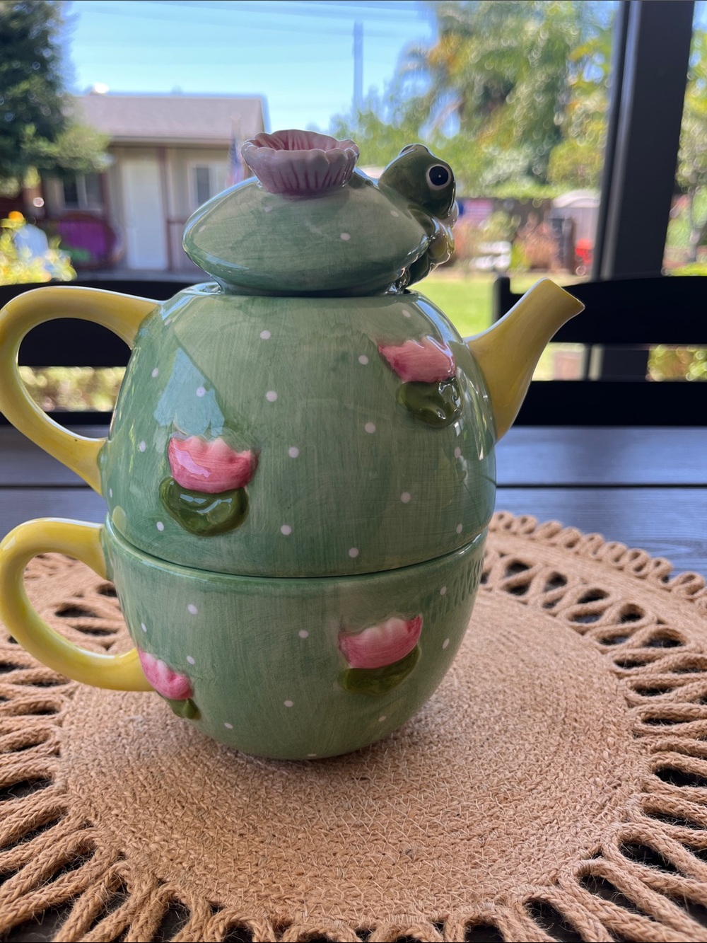 Green frog flower Ceramic teapot with Gloss Finish